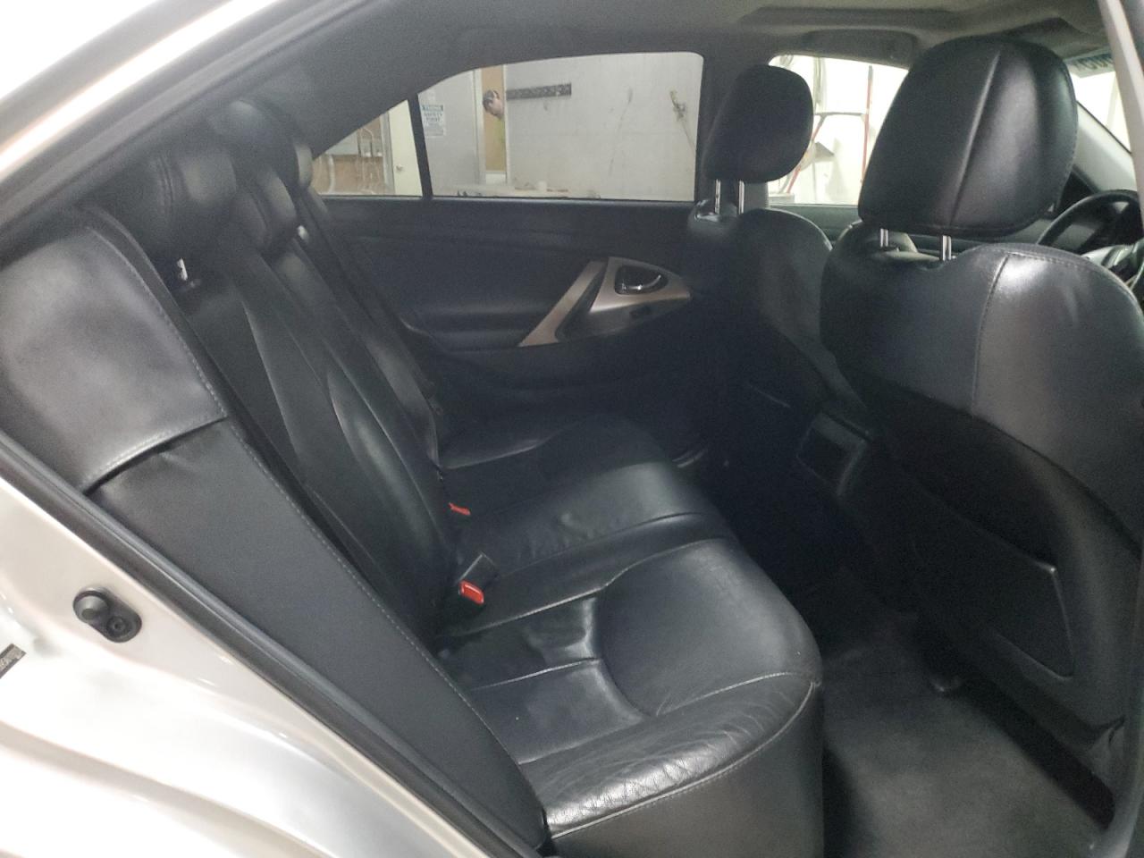 2010 Toyota Camry - Image 10