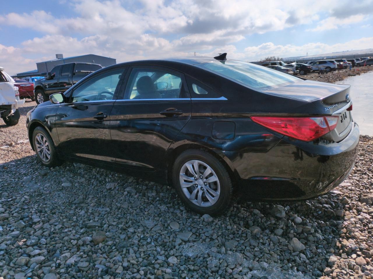 2011 Hyundai Sonata - Image 2