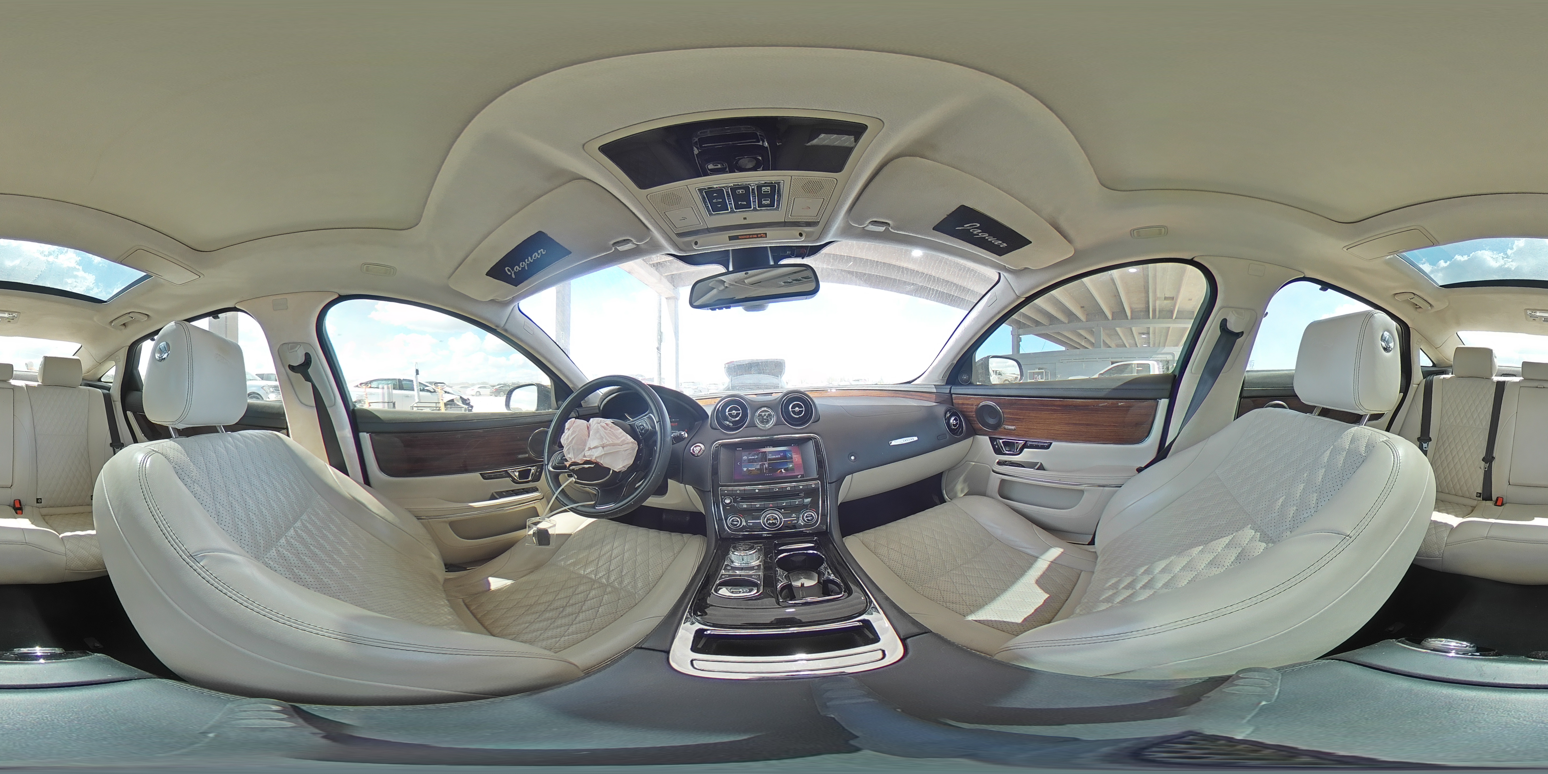 2016 Jaguar XJ - Image 15