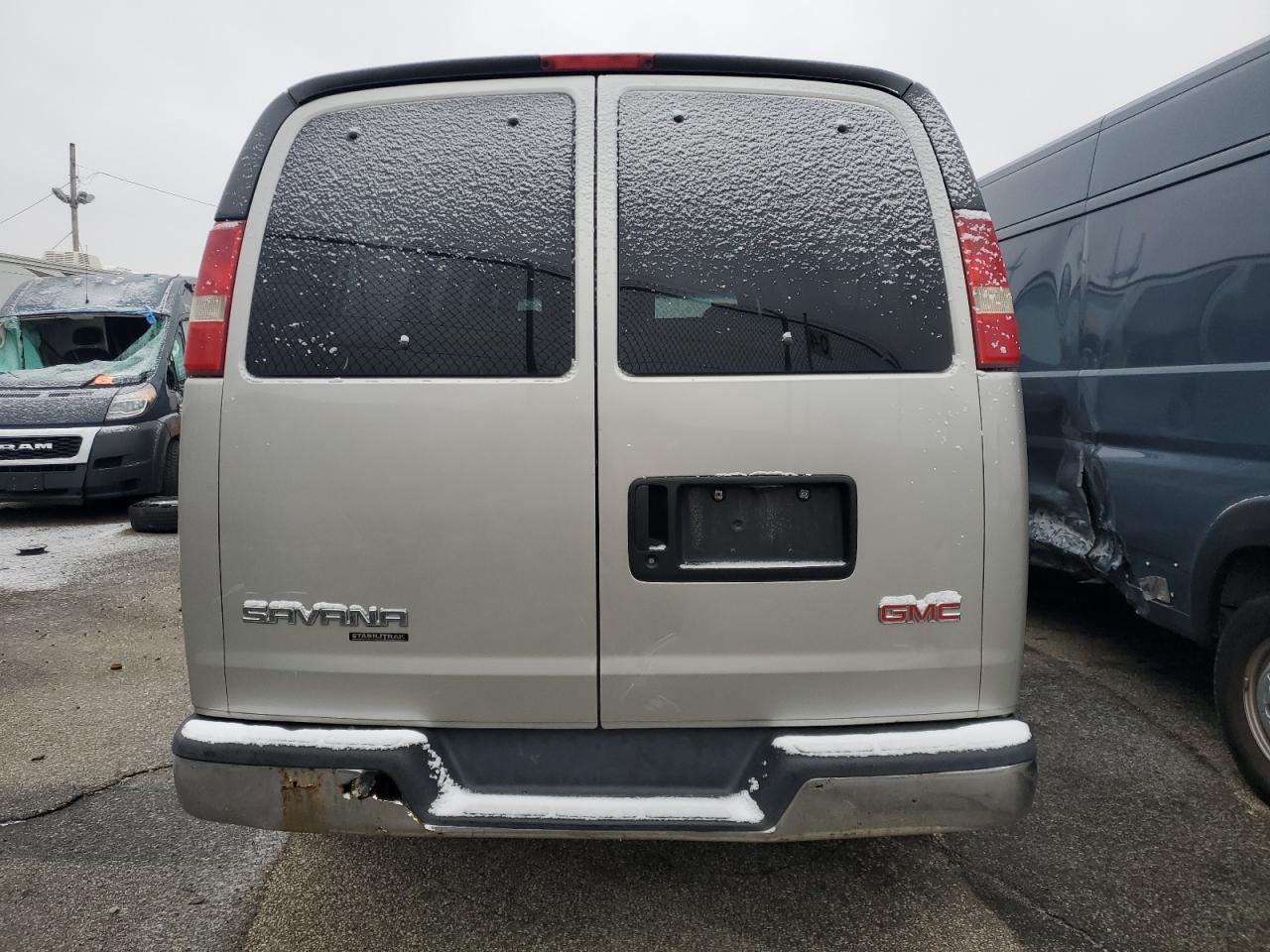 2006 GMC Savana - Image 6