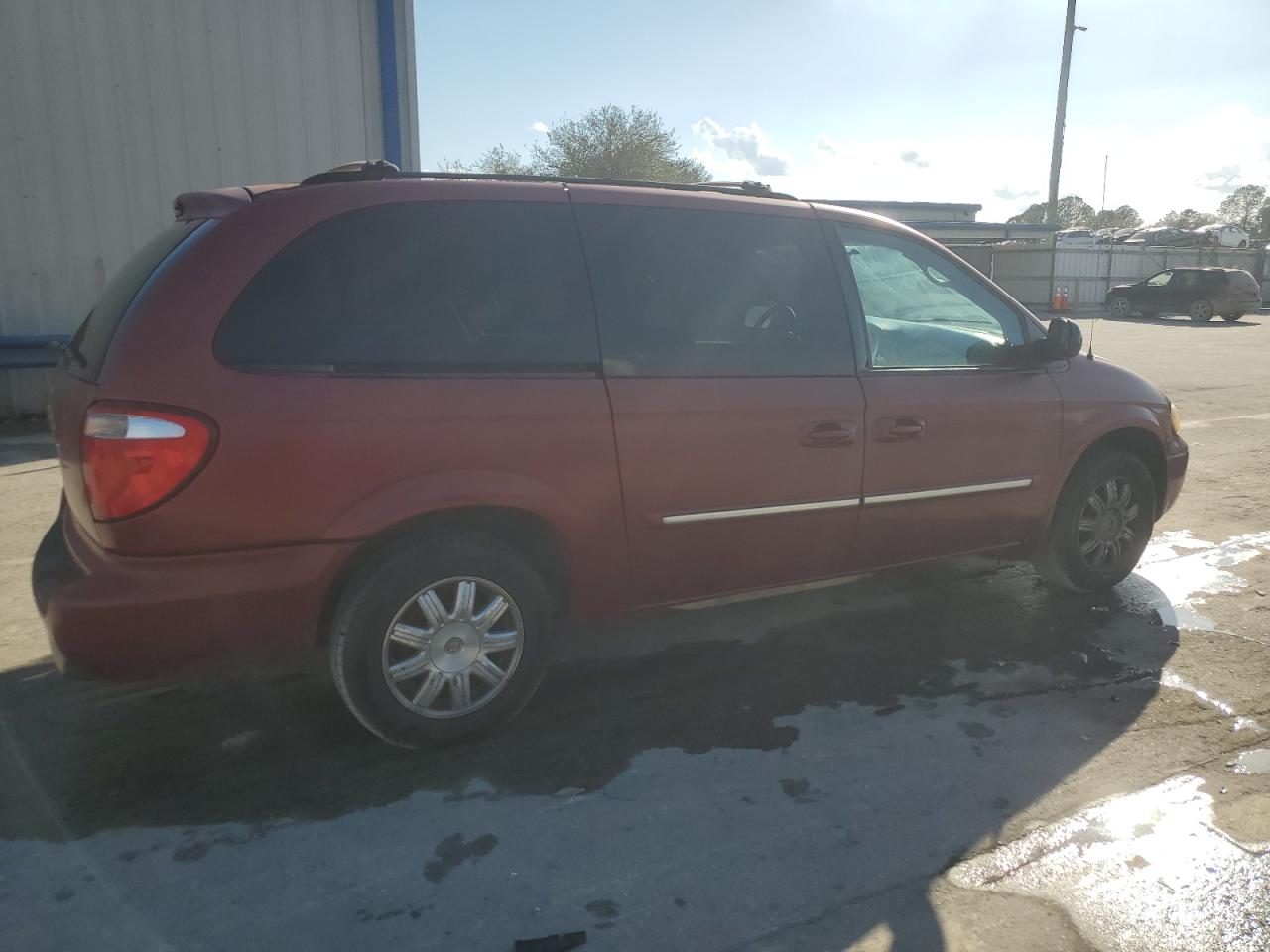 2006 Chrysler Town & Country - Image 3