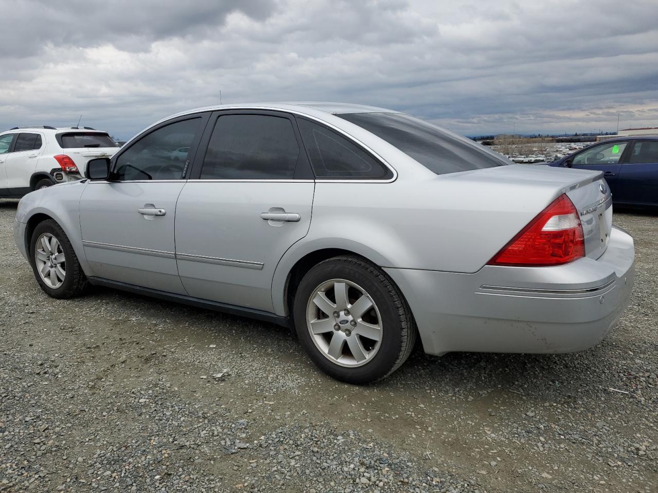 2005 Ford Five Hundred - Image 2