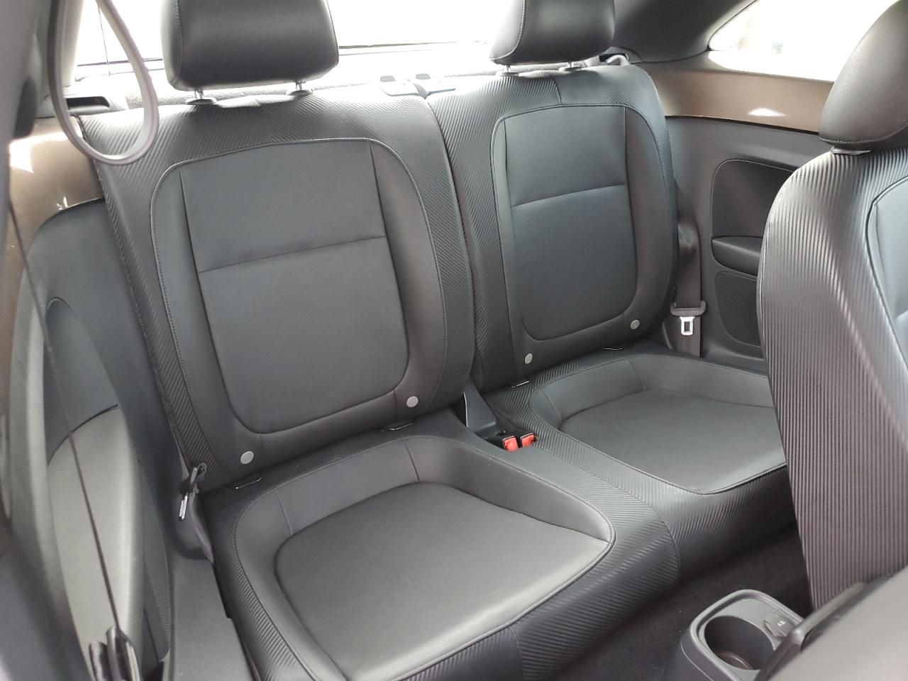 2012 Volkswagen Beetle - Image 10