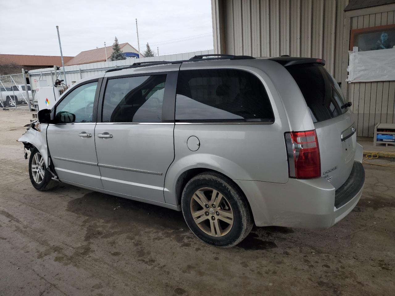 2010 Dodge Caravan - Image 2