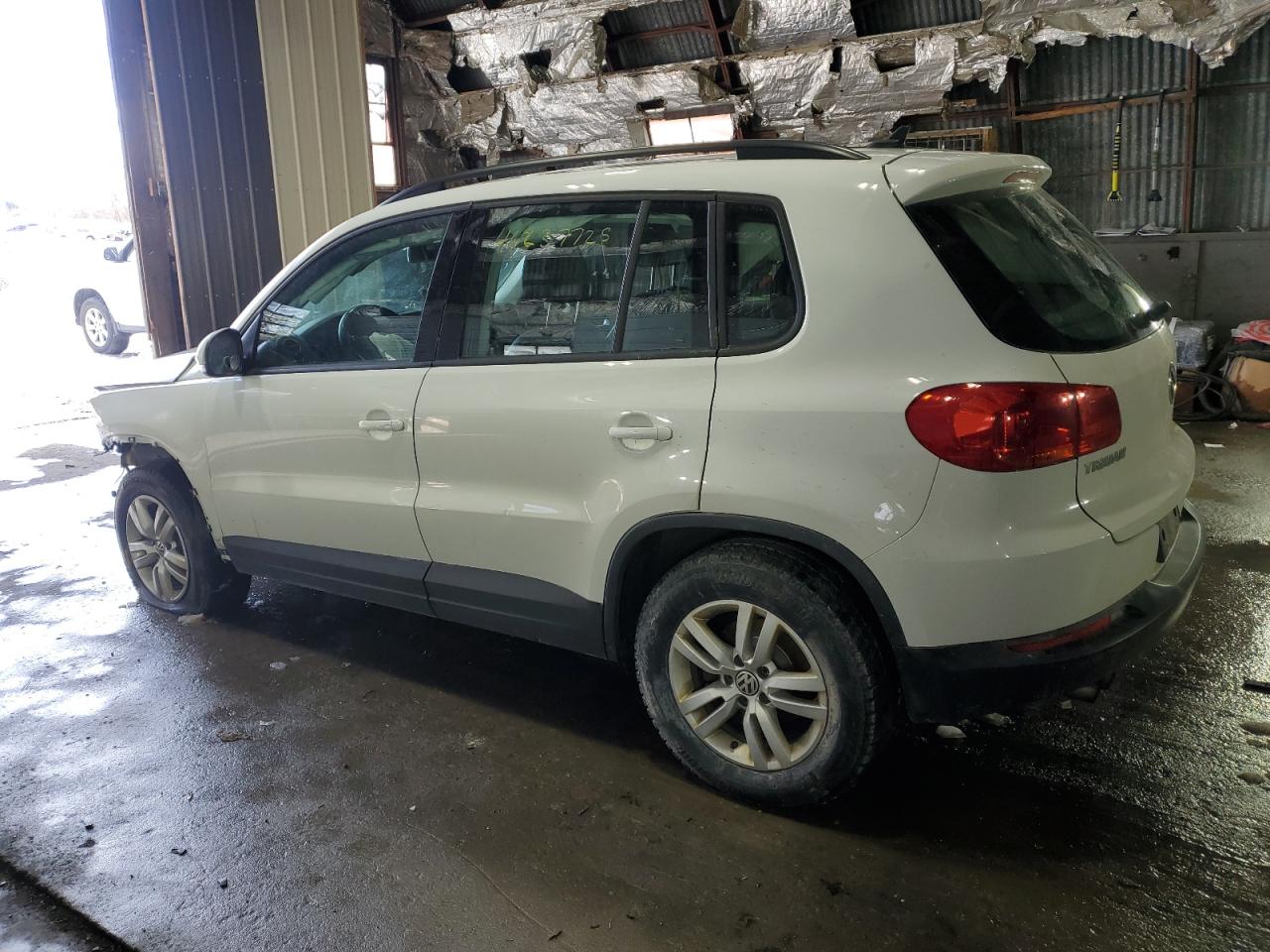 2017 Volkswagen Tiguan - Image 2