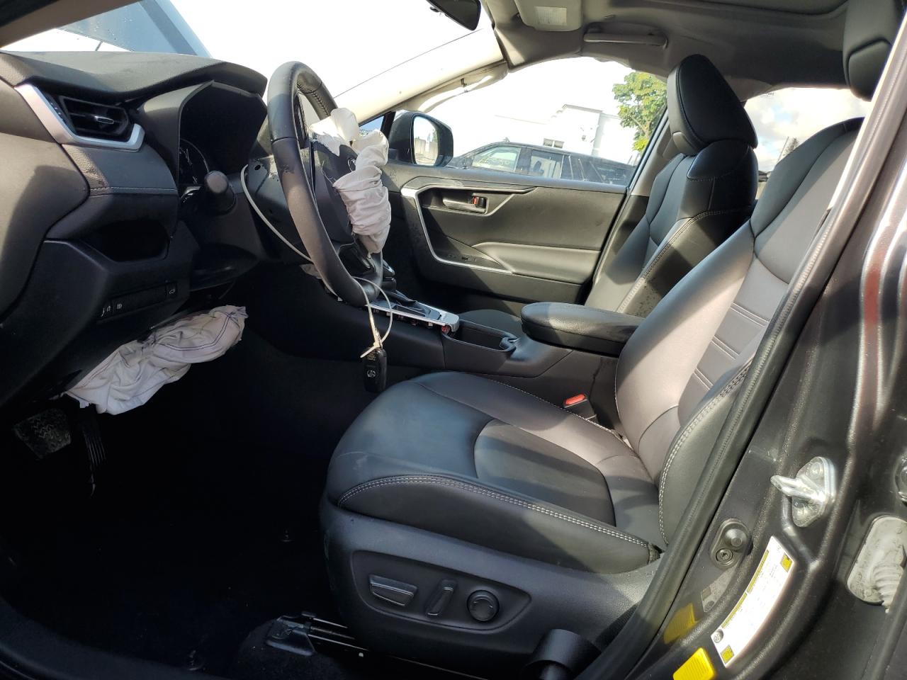 2023 Toyota RAV 4 - Image 7