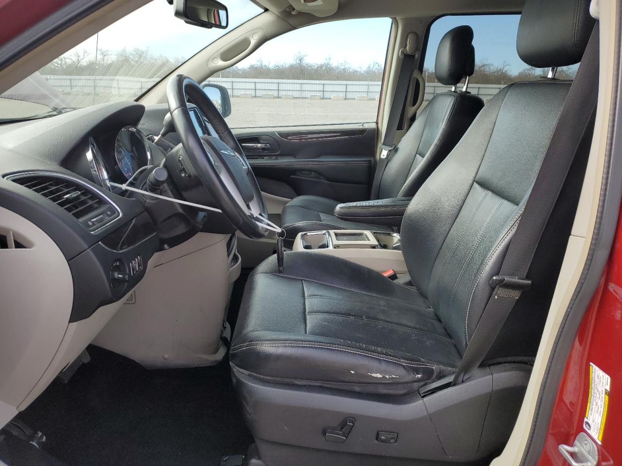 2014 Chrysler Town & Country - Image 7