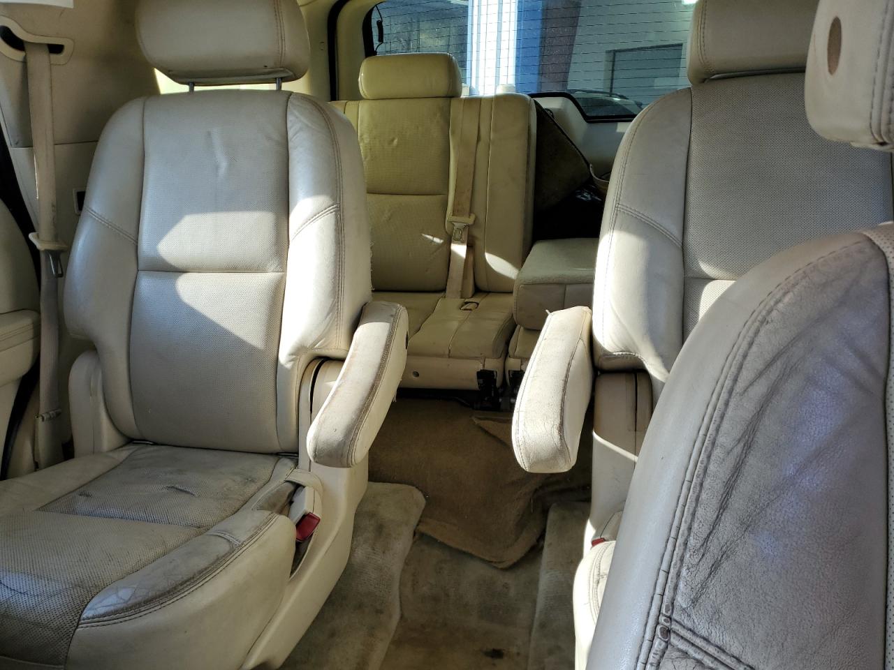 2007 Cadillac Escalade - Image 10