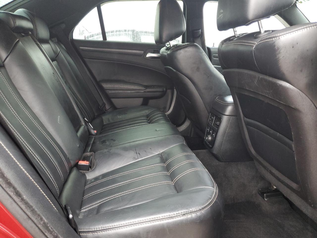 2014 Chrysler 300 - Image 10