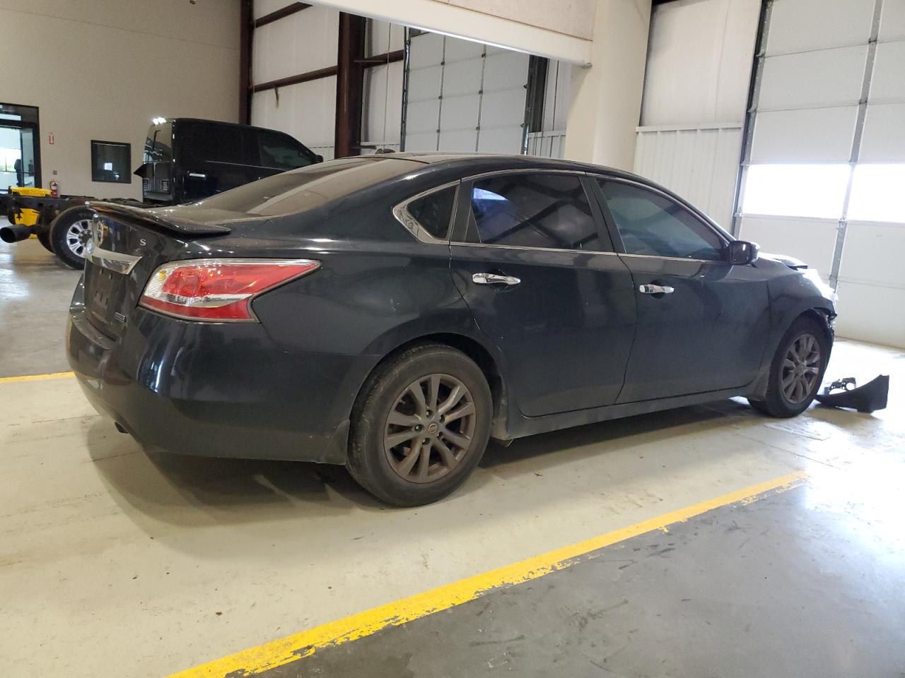 2015 Nissan Altima - Image 3