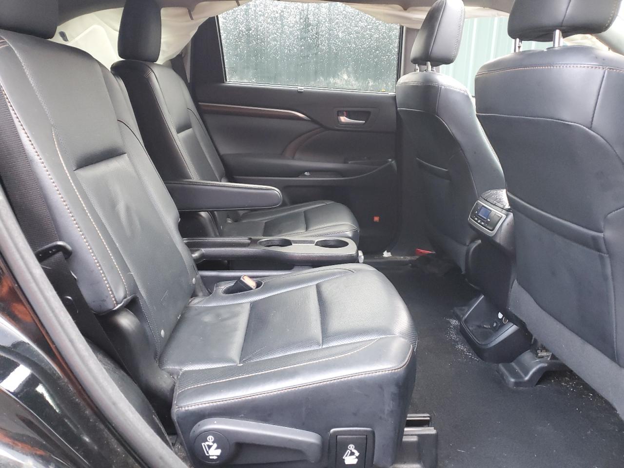 2015 Toyota Highlander - Image 11