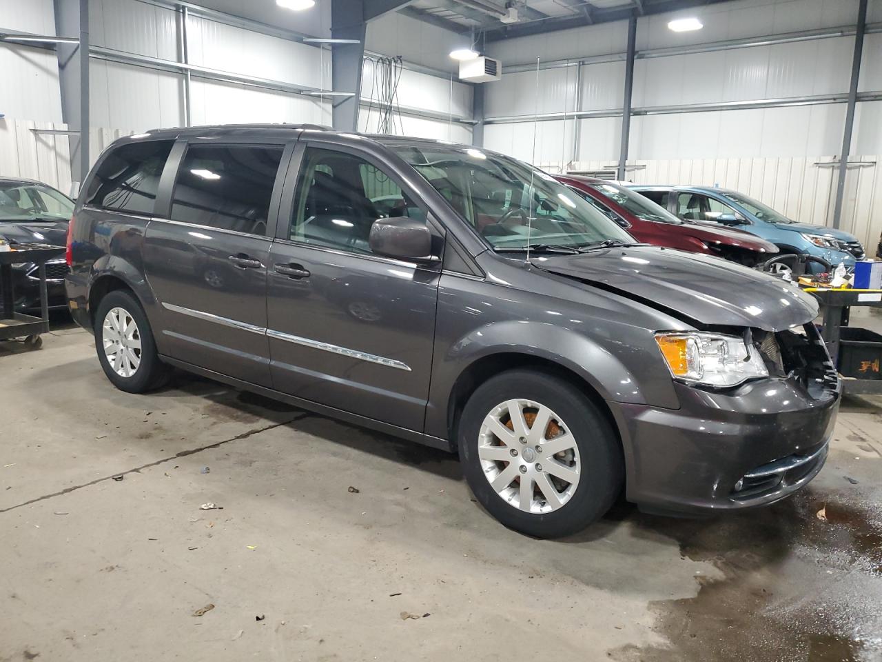 2016 Chrysler Town & Country - Image 4