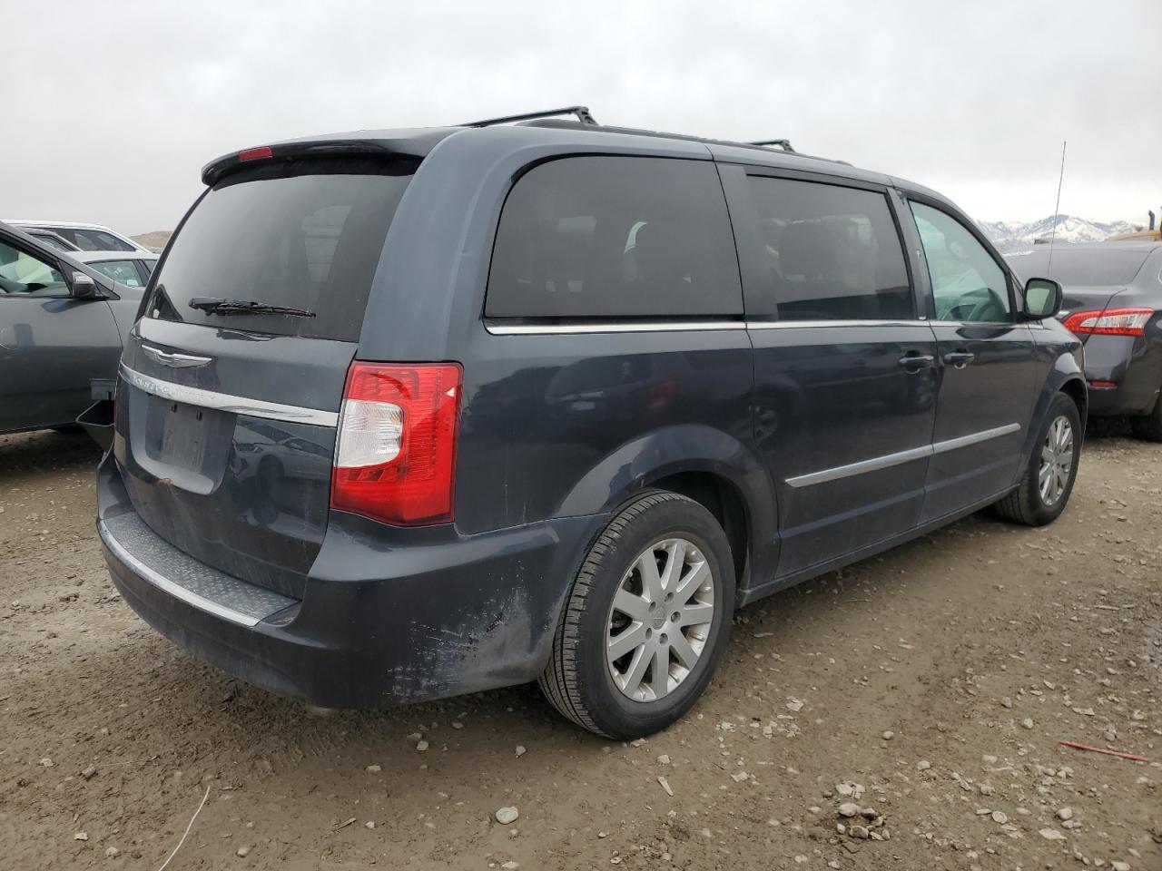 2014 Chrysler Town & Country - Image 3