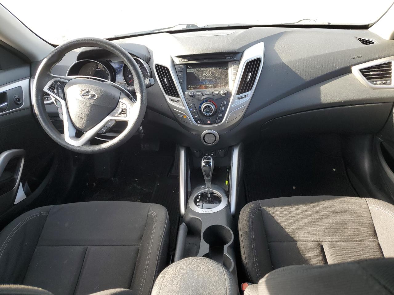 2016 Hyundai Veloster - Image 8