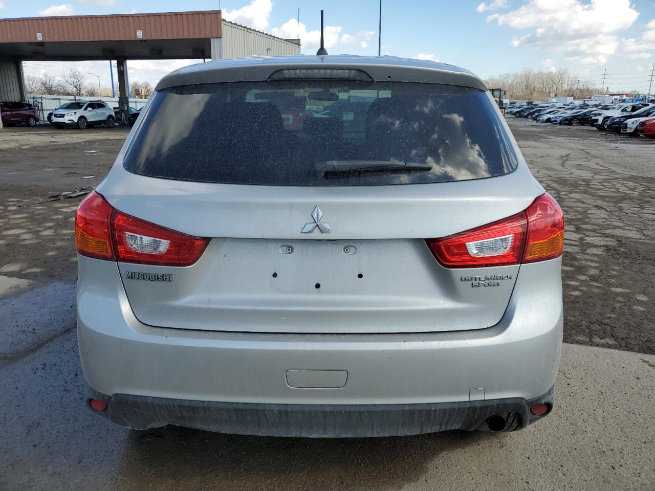 2015 Mitsubishi Outlander - Image 6