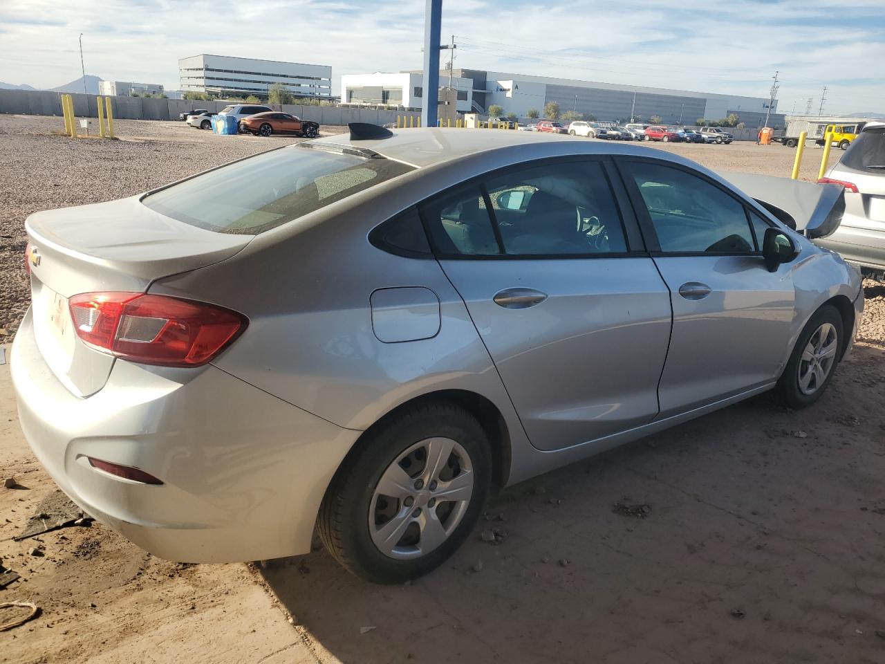 2018 Chevrolet Cruze - Image 3