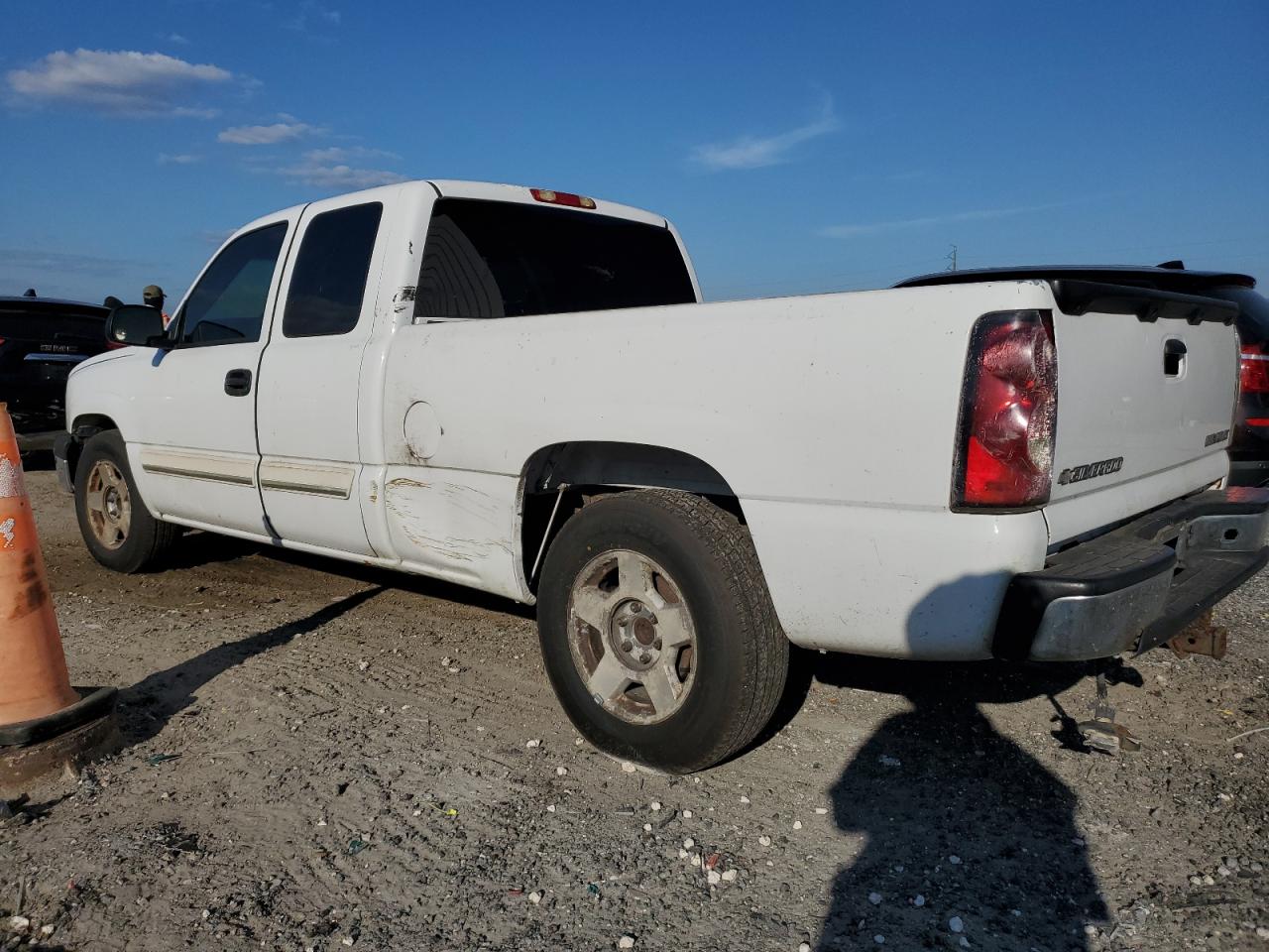 2005 Chevrolet Silverado - Image 2
