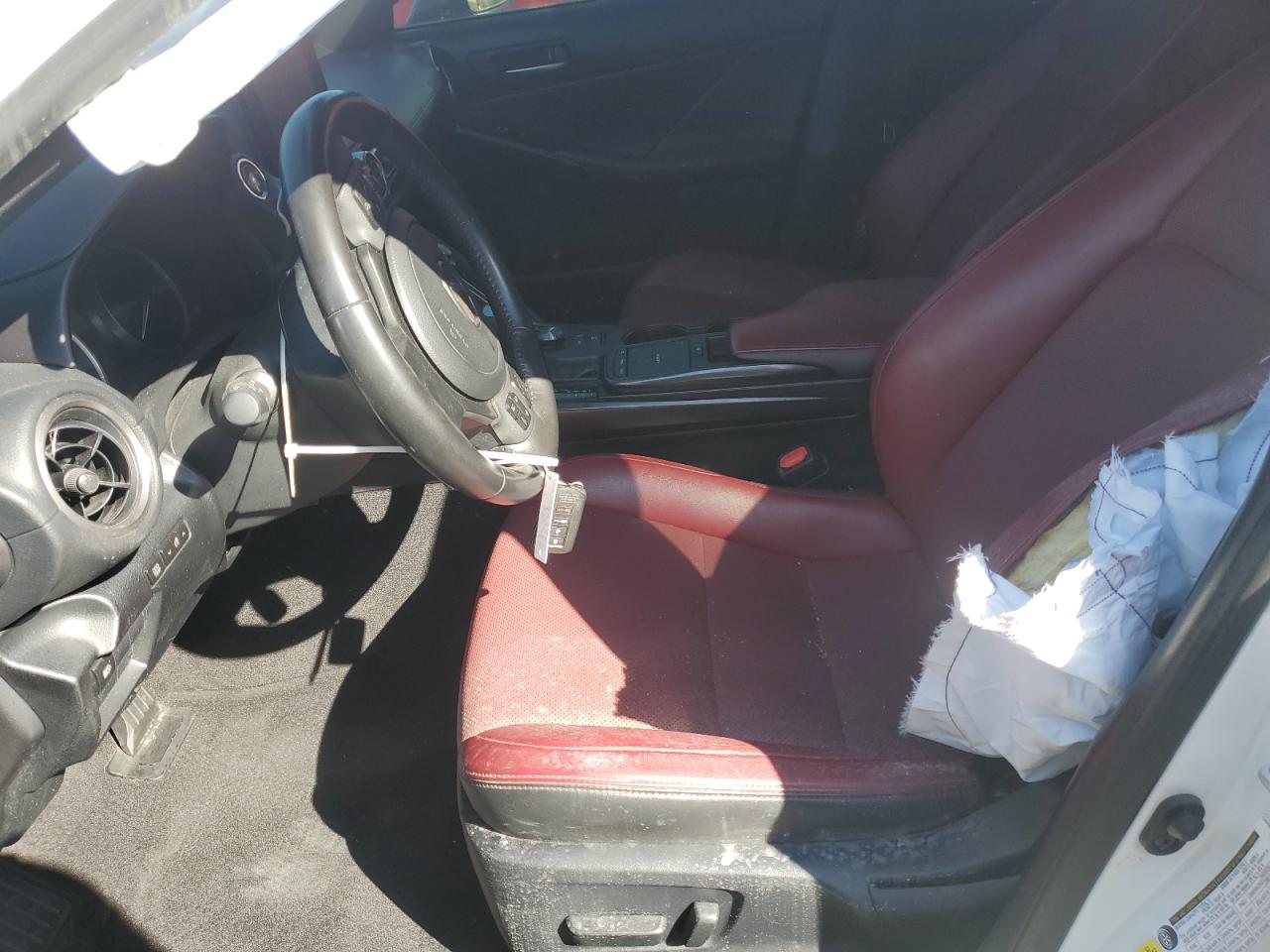 2021 Lexus IS - Image 7