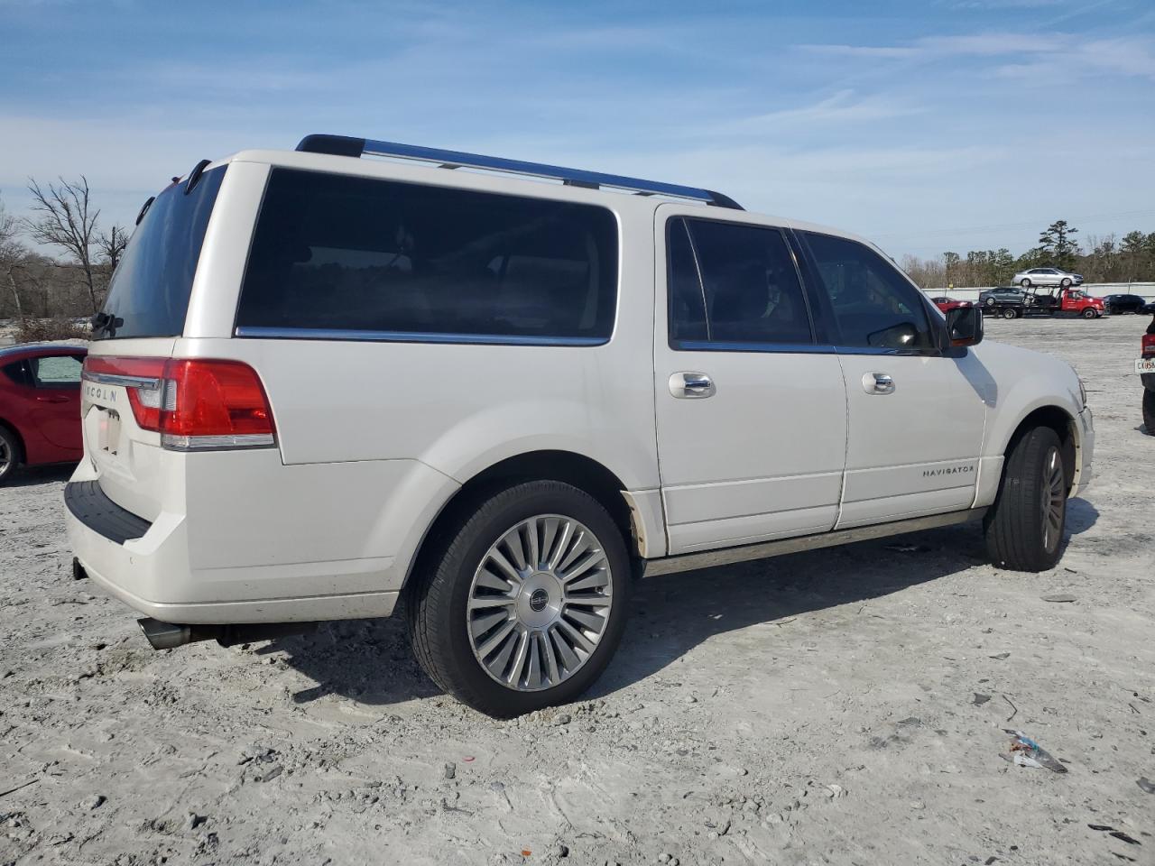 2017 Lincoln Navigator - Image 3