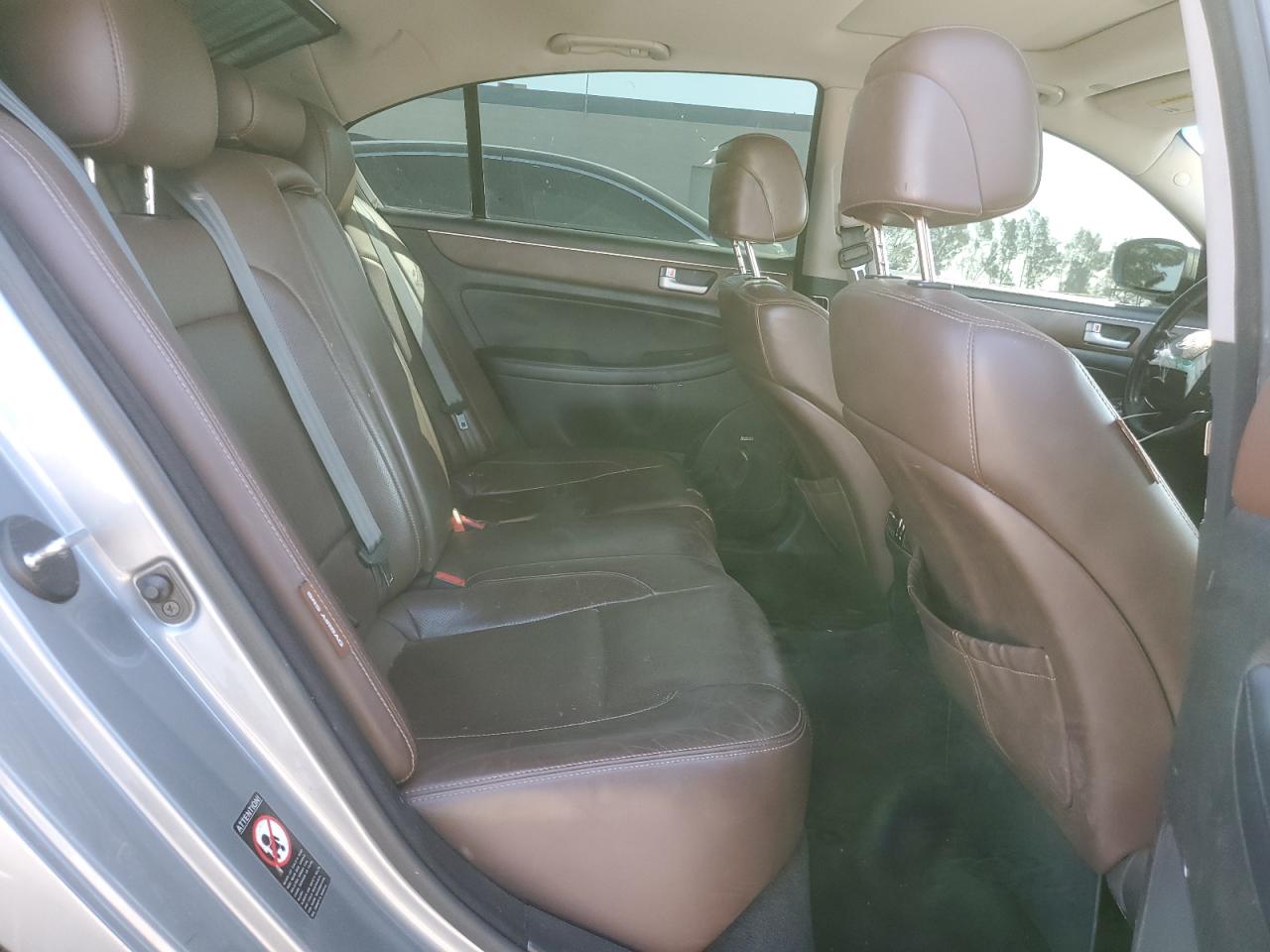 2014 Hyundai Genesis - Image 10