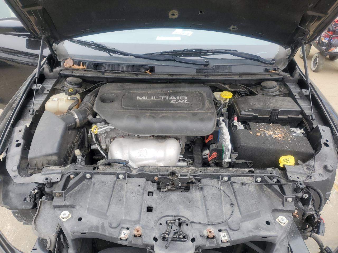 2016 Chrysler 200 - Image 11