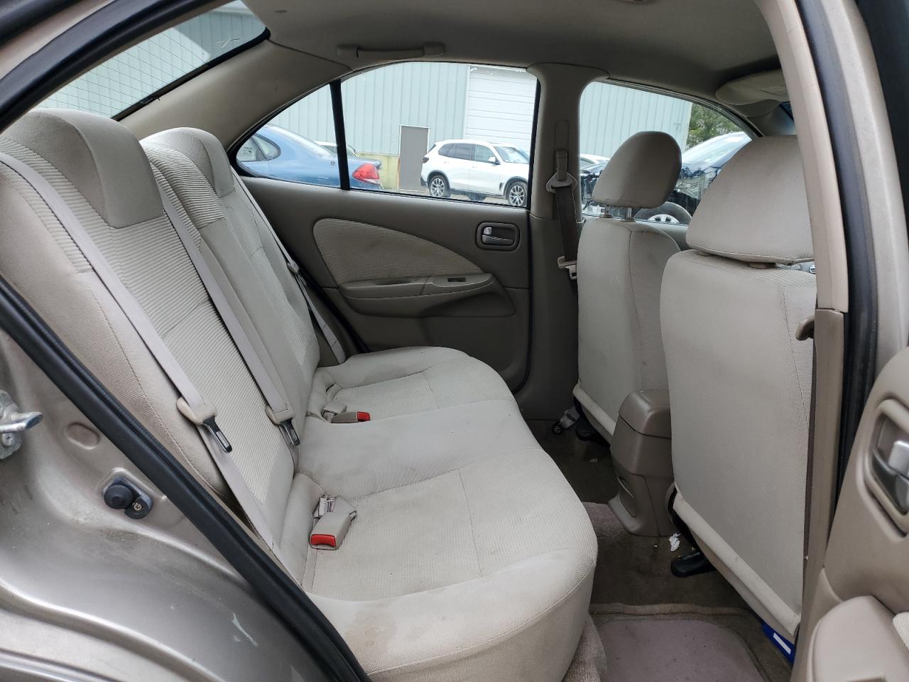 2004 Nissan Sentra - Image 10