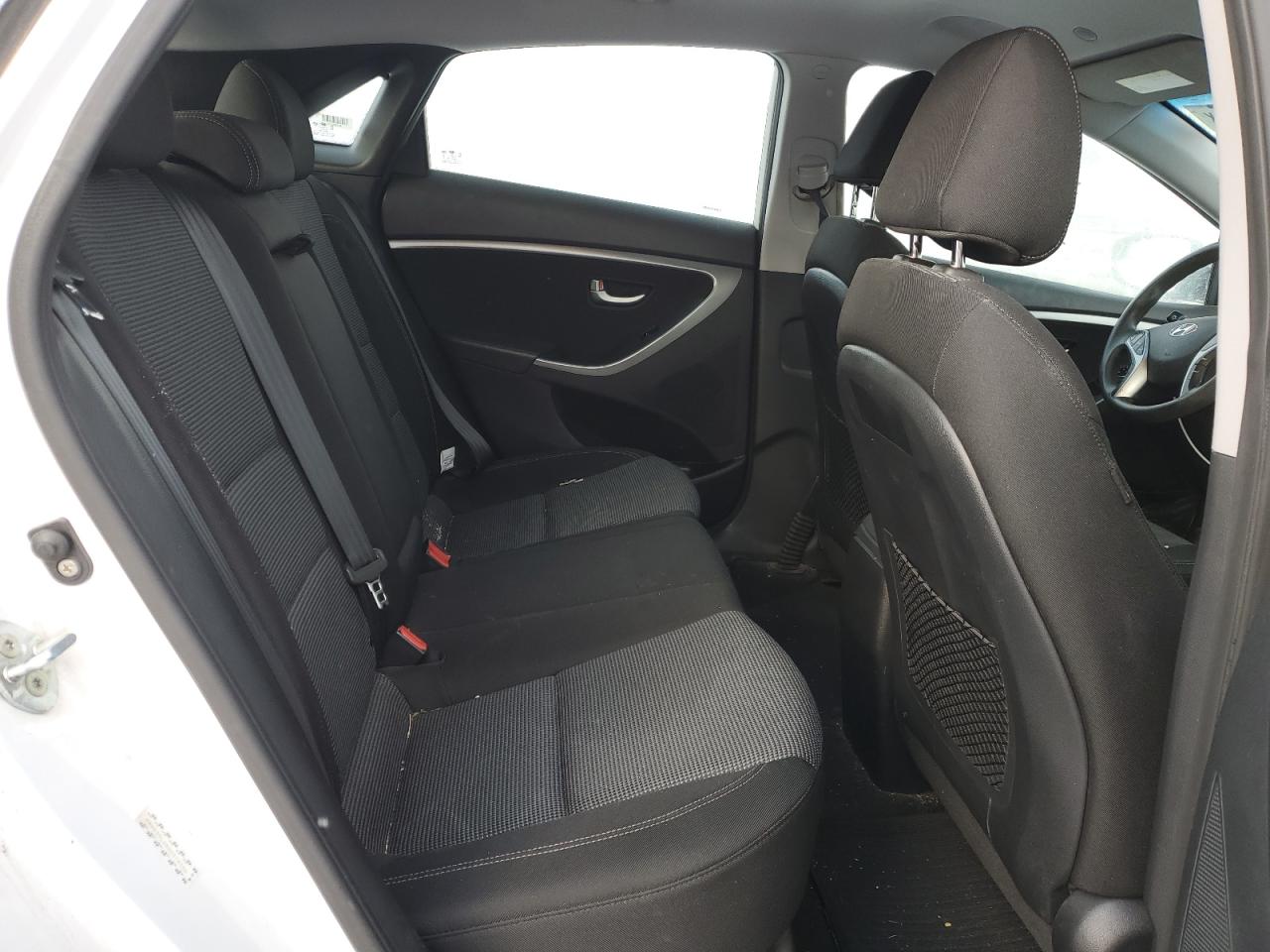 2017 Hyundai Elantra - Image 10