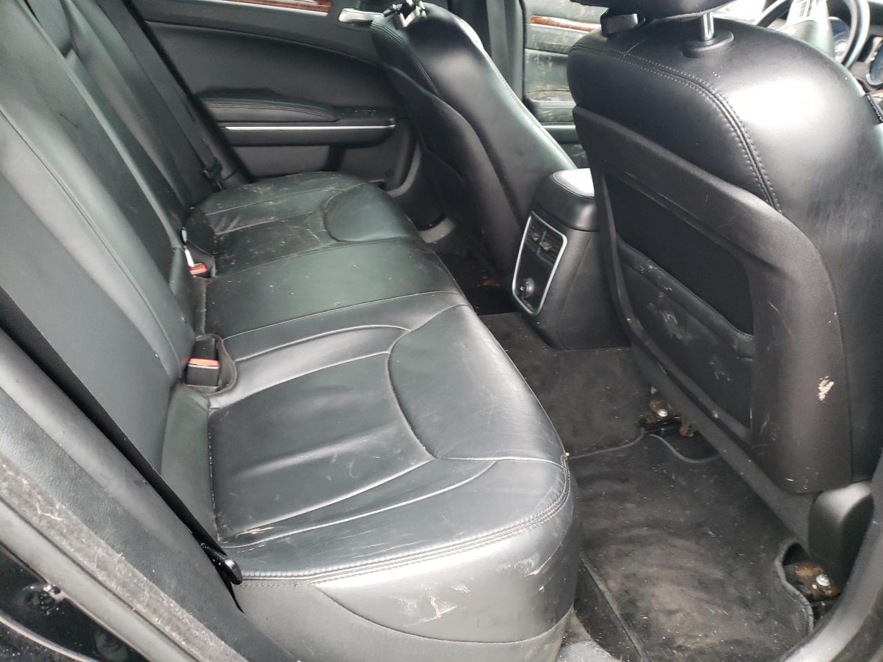 2014 Chrysler 300 - Image 10