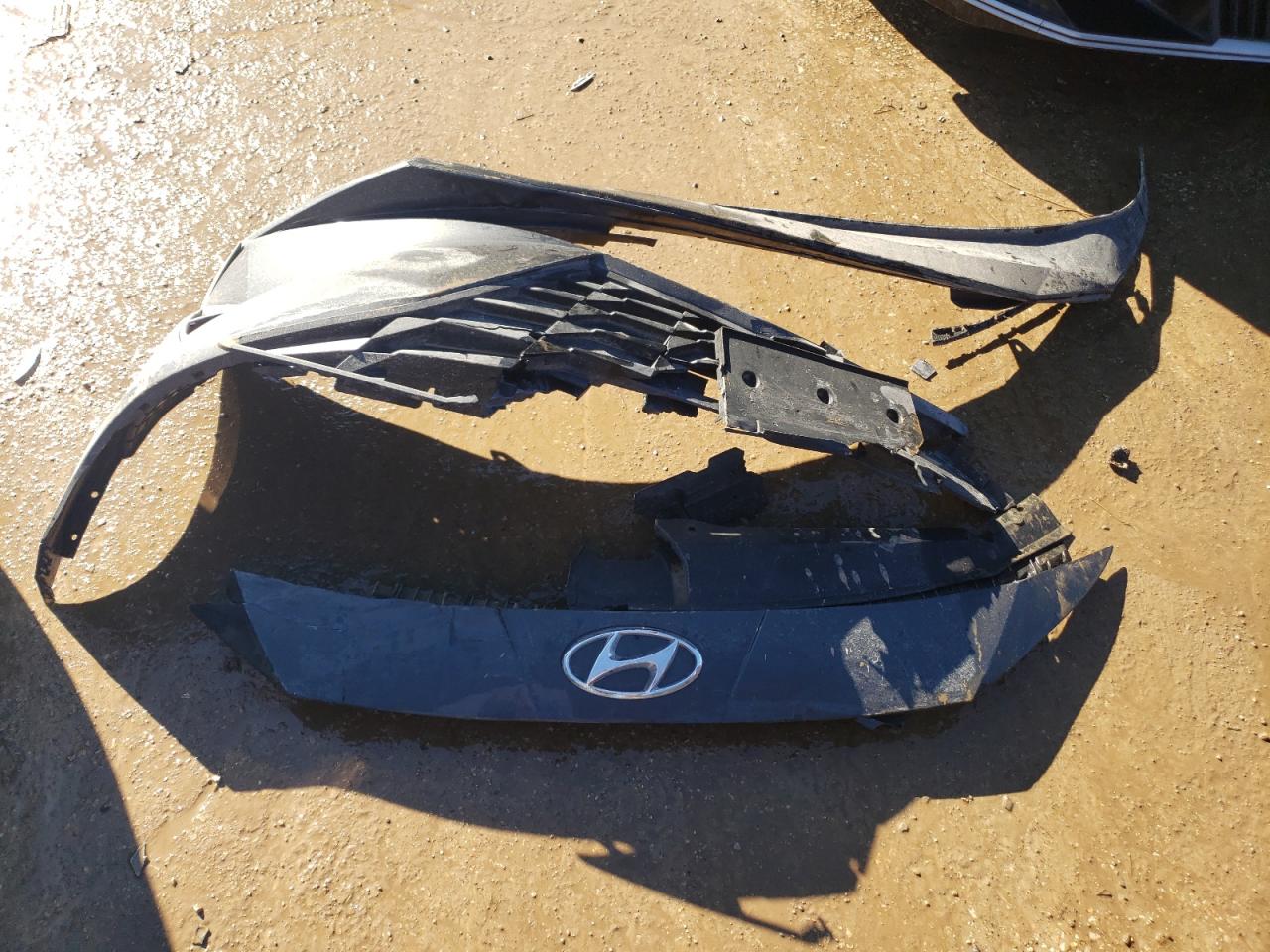 2023 Hyundai Elantra - Image 12