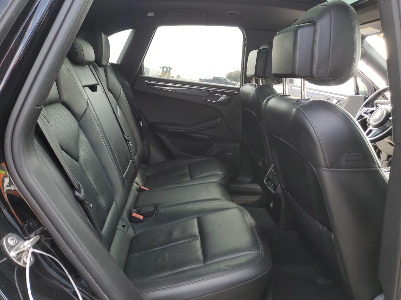 2015 Porsche Macan - Image 11