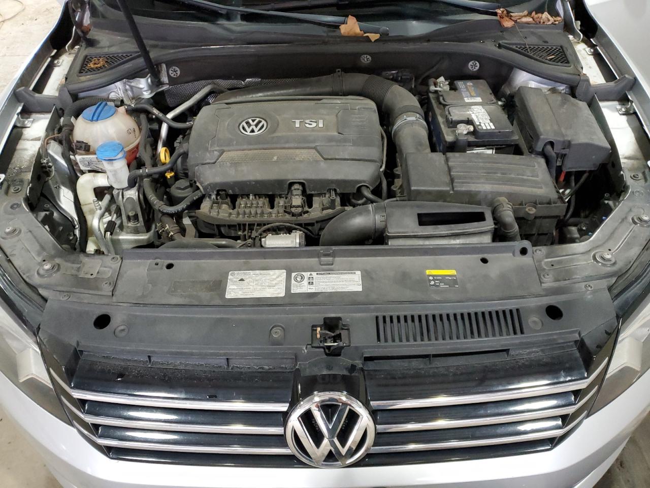 2015 Volkswagen Passat - Image 11