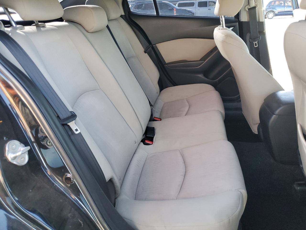 2015 Mazda 3 - Image 11