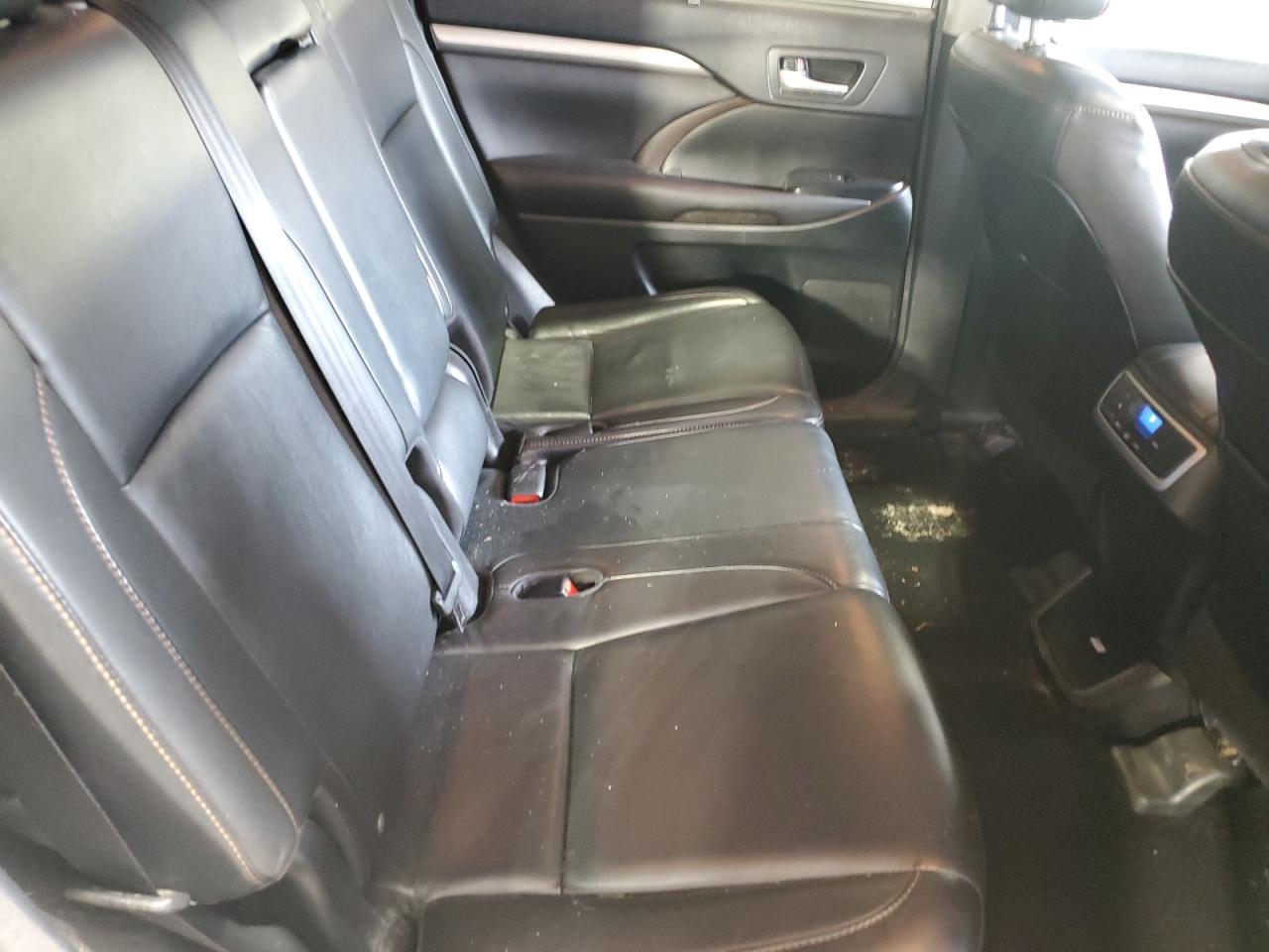2016 Toyota Highlander - Image 11
