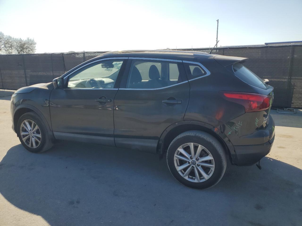 2019 Nissan Rogue - Image 2