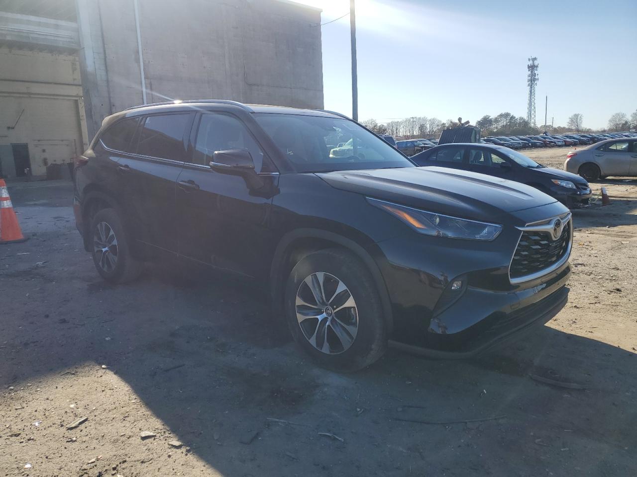 2022 Toyota Highlander - Image 4