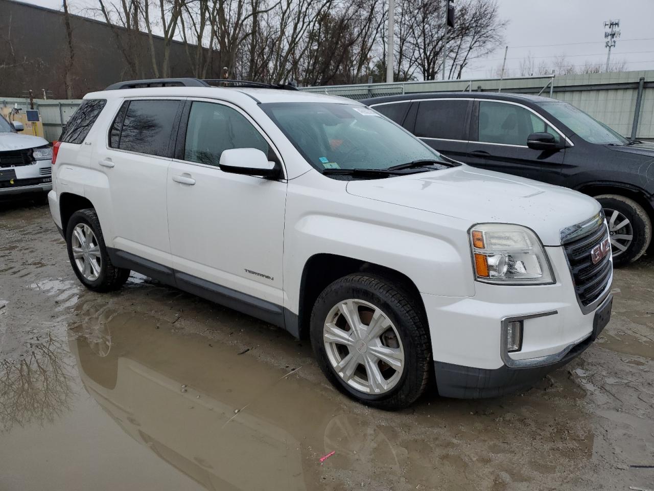2017 GMC Terrain - Image 4