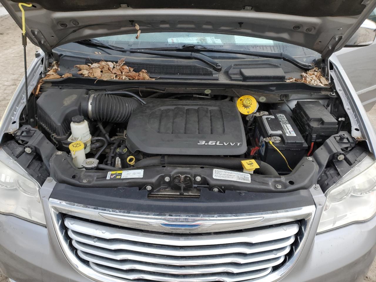 2014 Chrysler Town & Country - Image 12