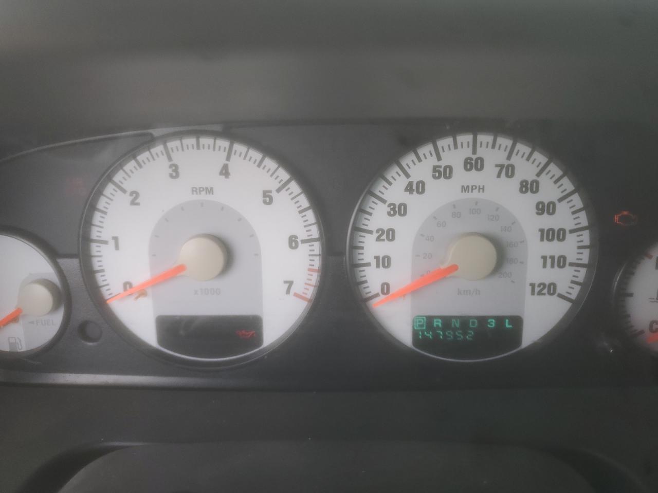 2005 Chrysler Sebring - Image 9