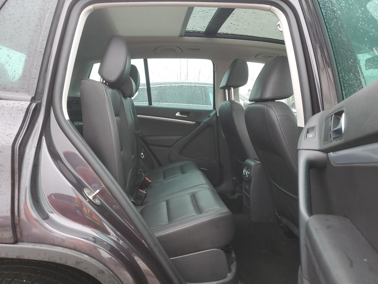 2016 Volkswagen Tiguan - Image 11