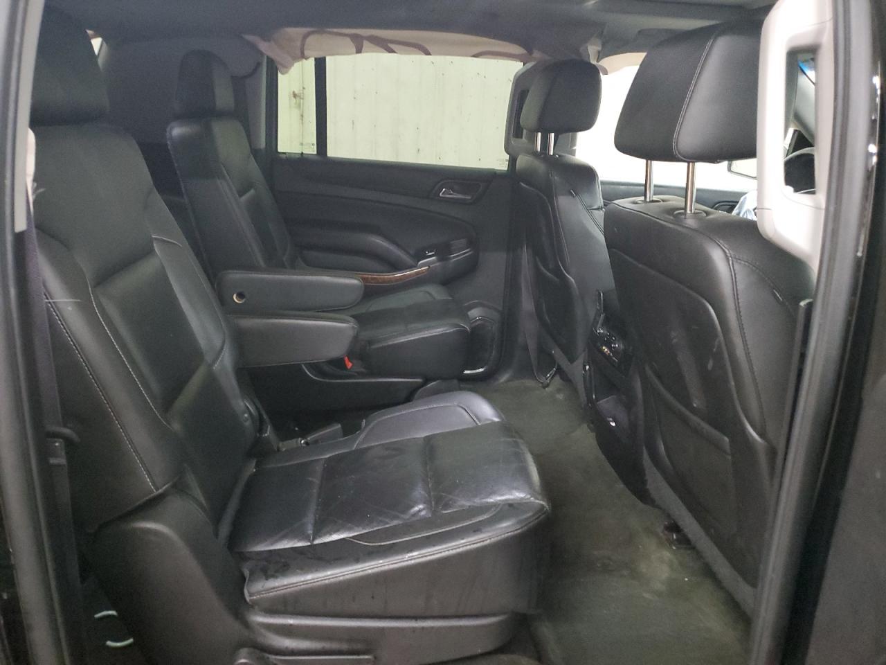2015 Chevrolet Suburban - Image 12