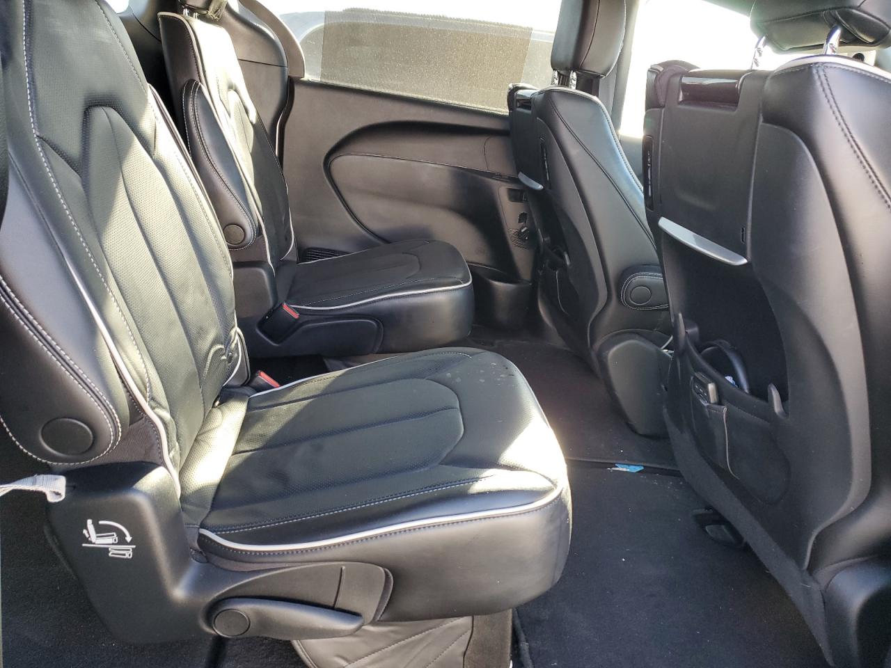 2021 Chrysler Pacifica - Image 12