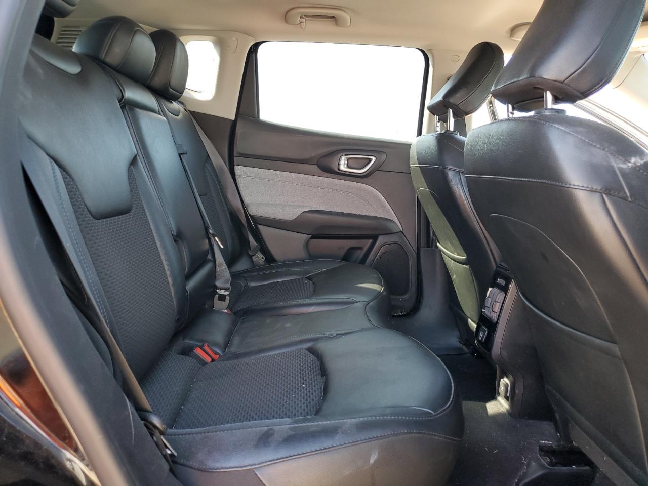 2022 Jeep Compass - Image 11
