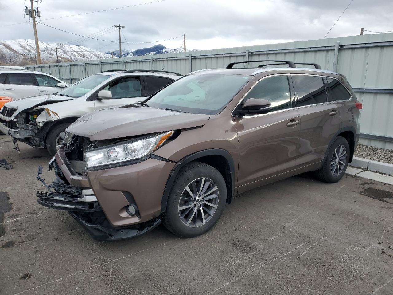 2018 Toyota Highlander - Image 1