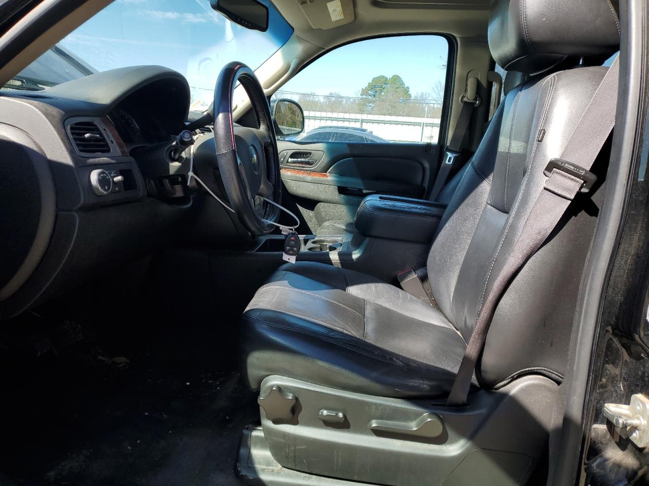 2014 Chevrolet Suburban - Image 7