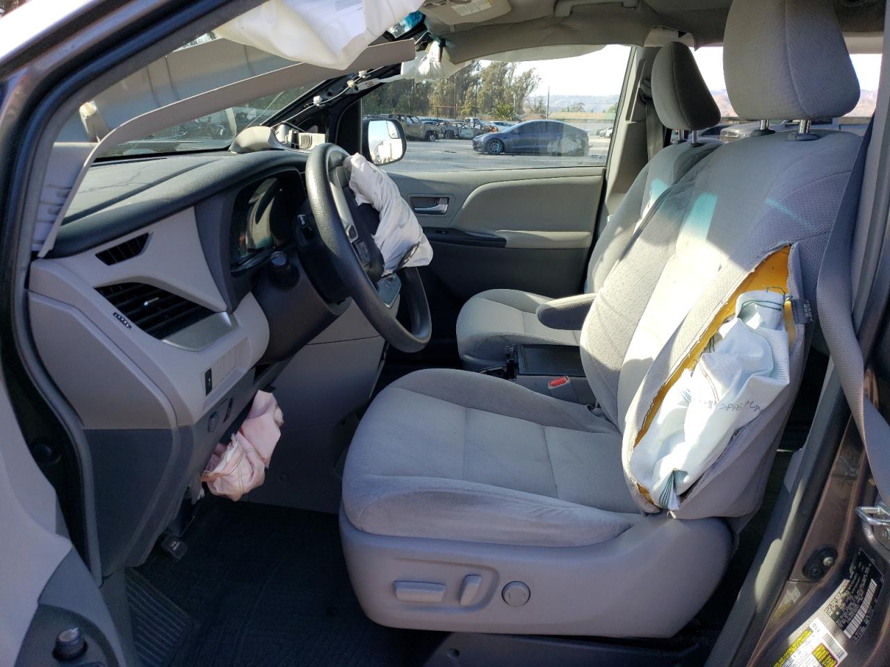 2015 Toyota Sienna - Image 7