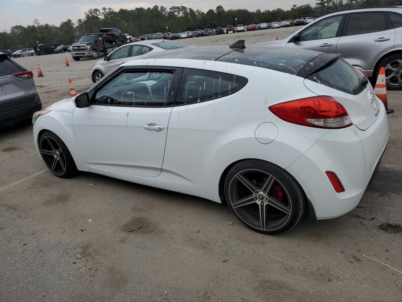 2015 Hyundai Veloster - Image 2