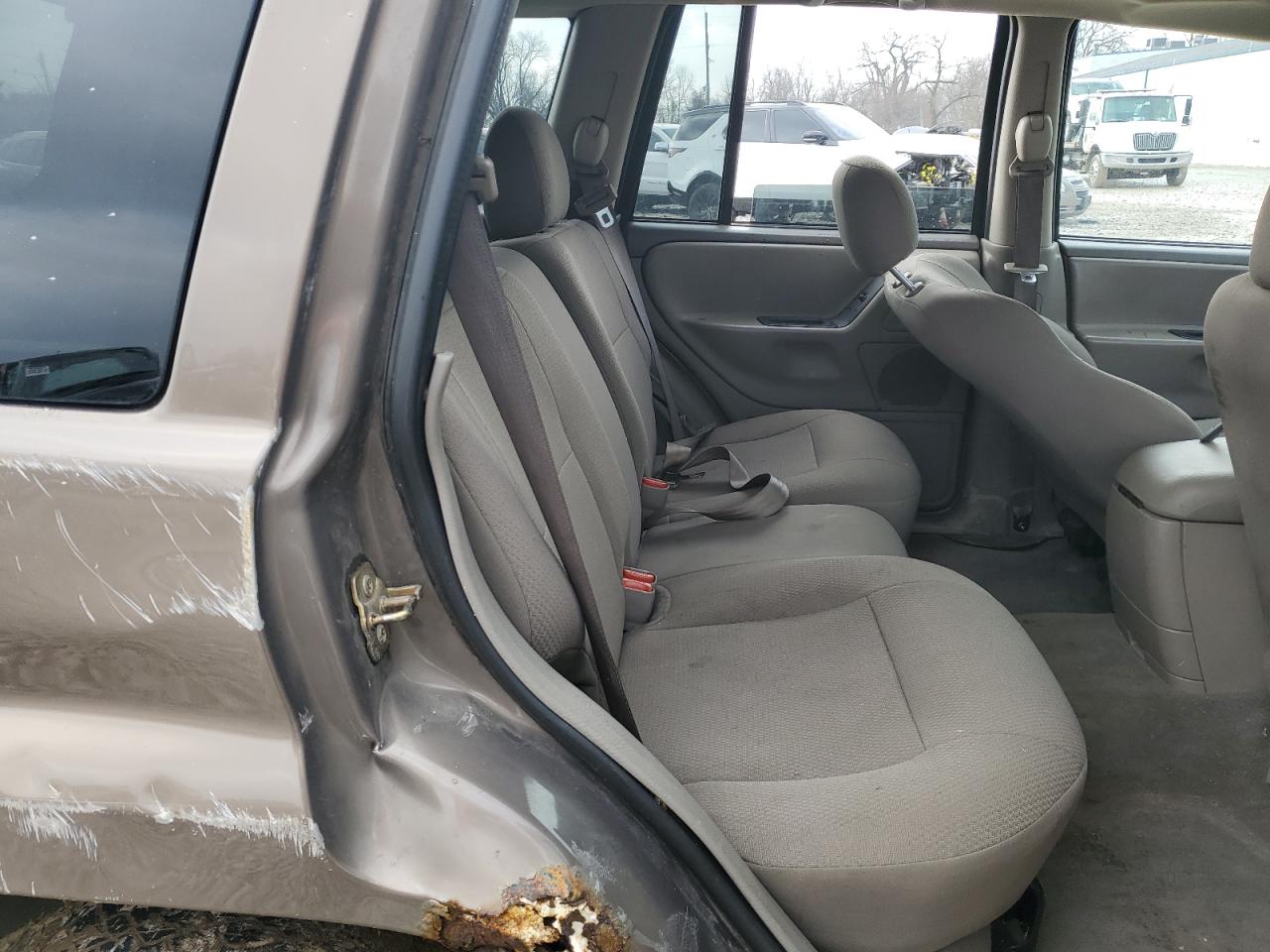 2002 Jeep Grand Cherokee - Image 11