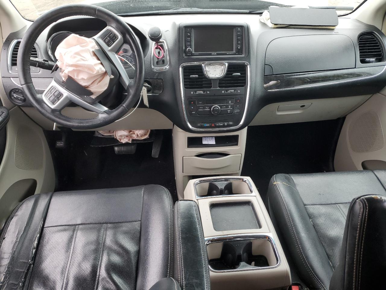 2012 Chrysler Town & Country - Image 8
