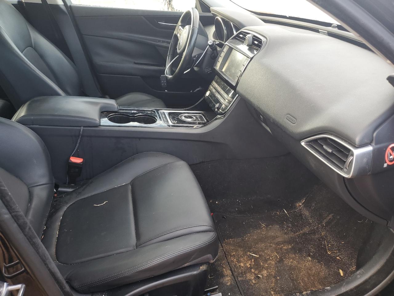 2017 Jaguar XE - Image 7