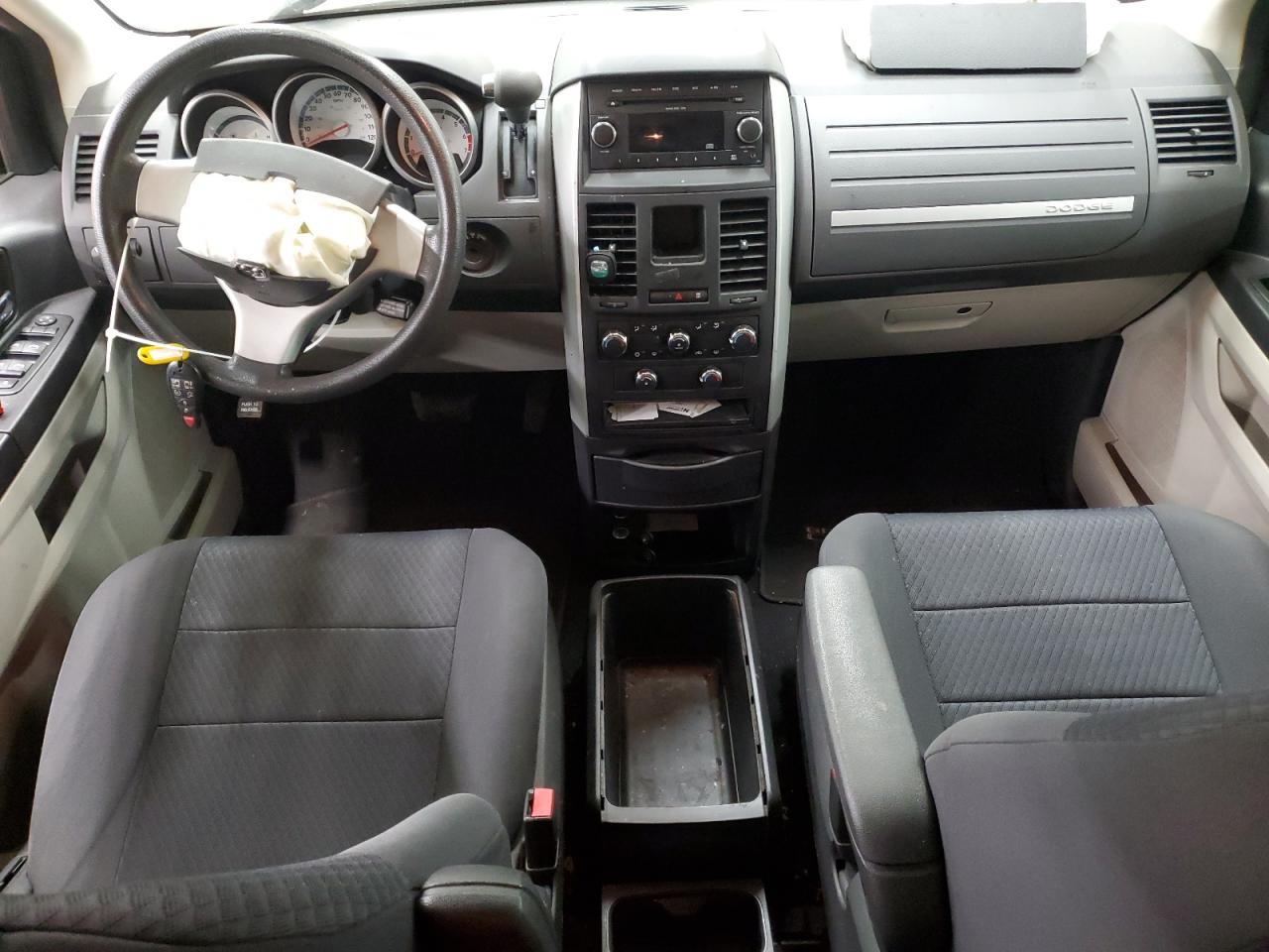 2010 Dodge Caravan - Image 8